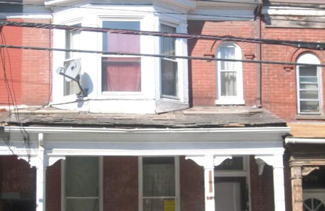 Available Now. 2 Bedroom Apt. - 247 East College Avenue, York, PA 17403