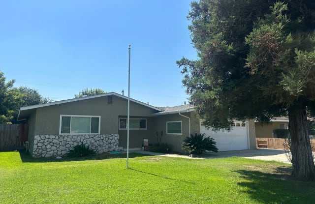 3901 W. Paradise Ave. - 3901 West Paradise Avenue, Visalia, CA 93277