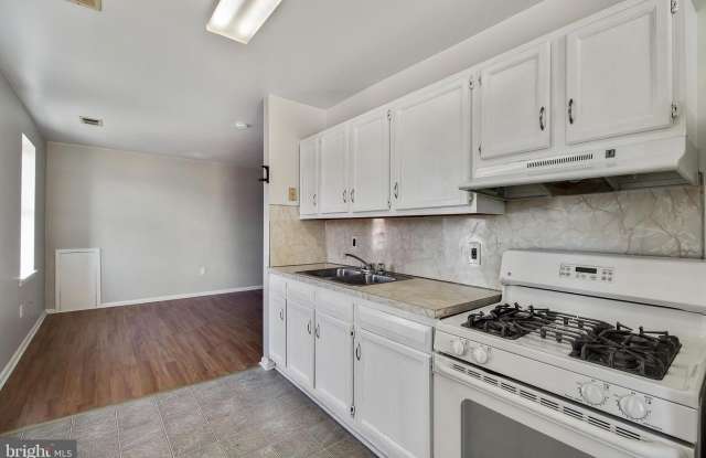 1726 W 8TH ST photos photos