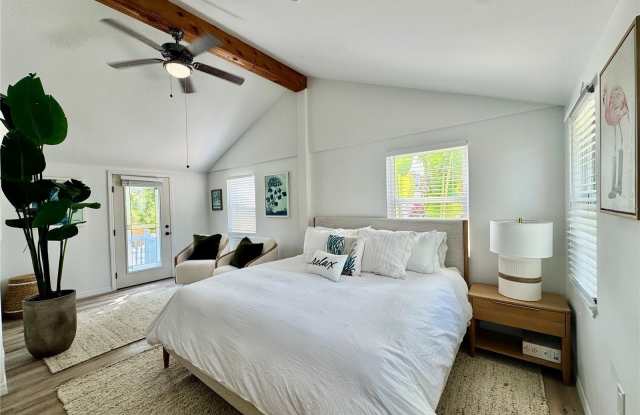 6980 POINSETTA Gallery 4