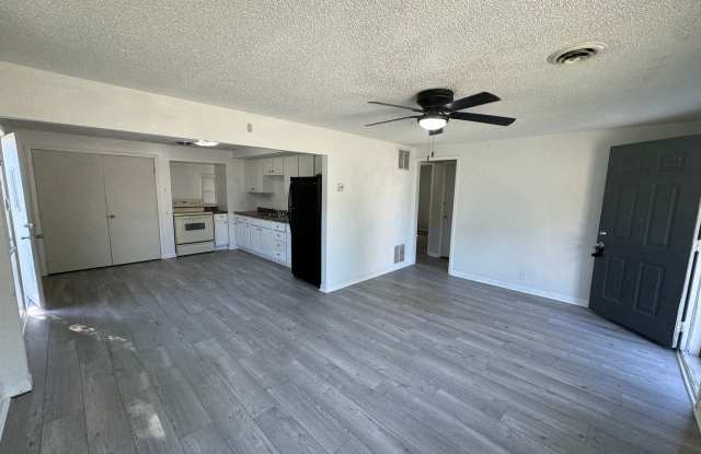 2 bed, 1 bath Home in Elkhart IN ACCEPTING SECTION 8 photos photos