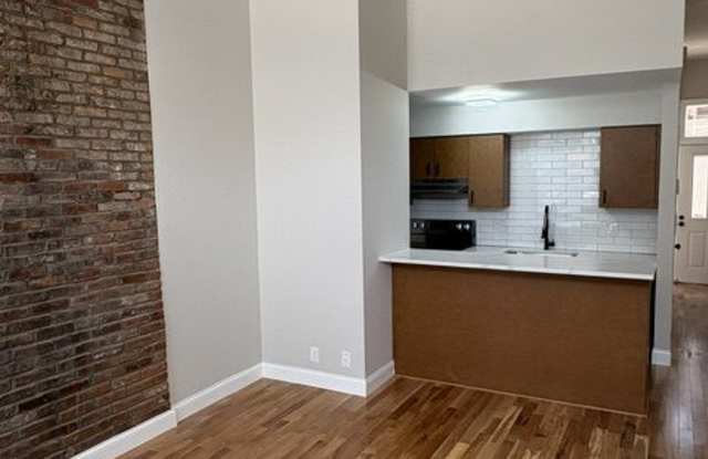 1022 Russell Boulevard - A Gallery 4