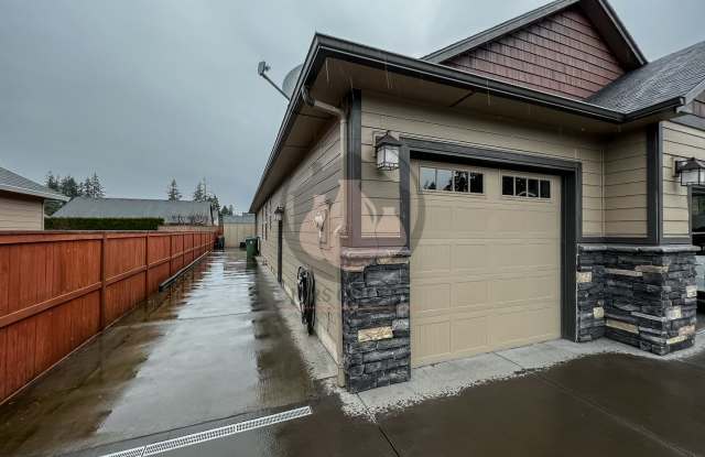 All-Inclusive Stayton Living! Rent Includes All Utilities, Internet, and a Private Garage! photos photos