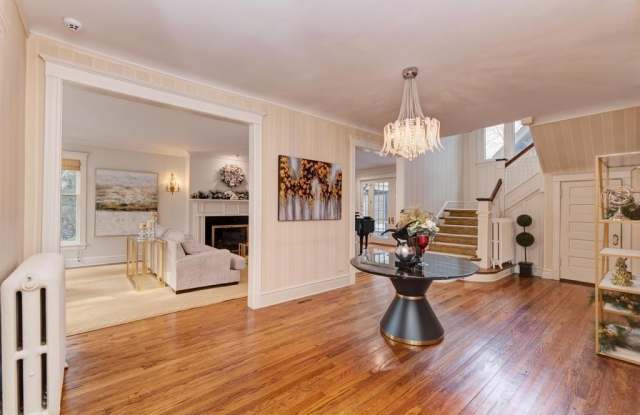 1499 Sheridan Road Gallery 4