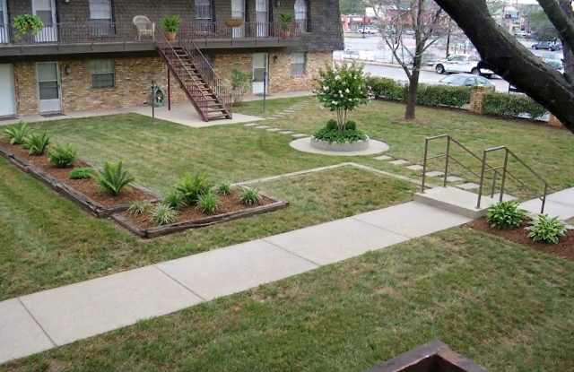 2/1.5 - Downtown Lifestyle in a Charming Community Setting Gallery 1