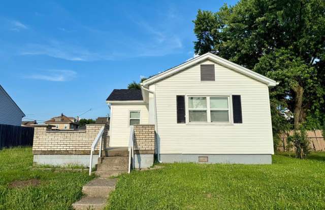 Cottage with a large porch photos photos