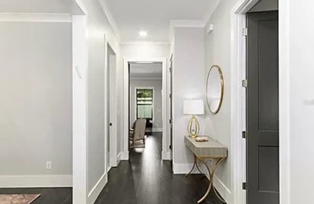 Exquisite 4-Bed, 5.5-Bath Executive Retreat with Lap Pool in Prime Winter Park Location Gallery 3