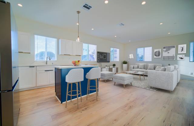 632 3/4 East Adams Boulevard photos photos