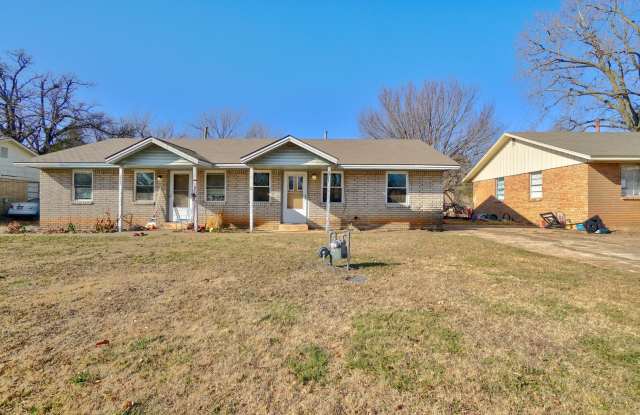 Charming 2-Bedroom Home with Fenced Backyard in the Heart of Choctaw! Ask About Our $250 Off Move In Special! - 2709 Hawkins Street, Choctaw, OK 73020
