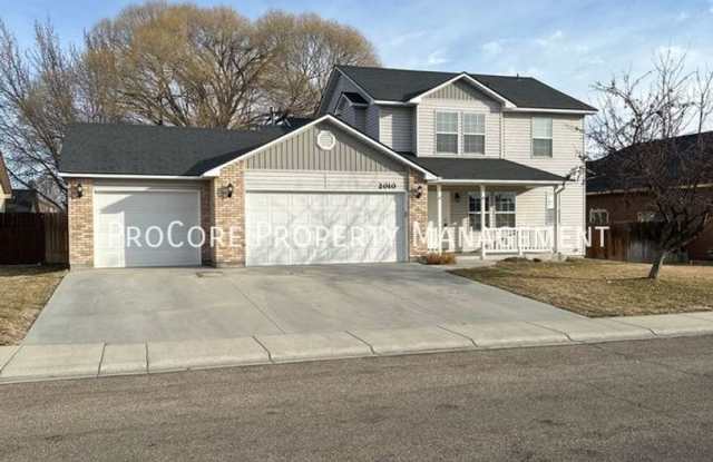 $2195/Month: Spacious 4-Bed, 2.5-Bath Home with 3-Car Garage on Expansive Lot photos photos