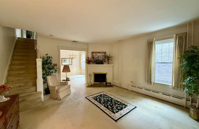 1557 DAUPHIN Avenue Gallery 4