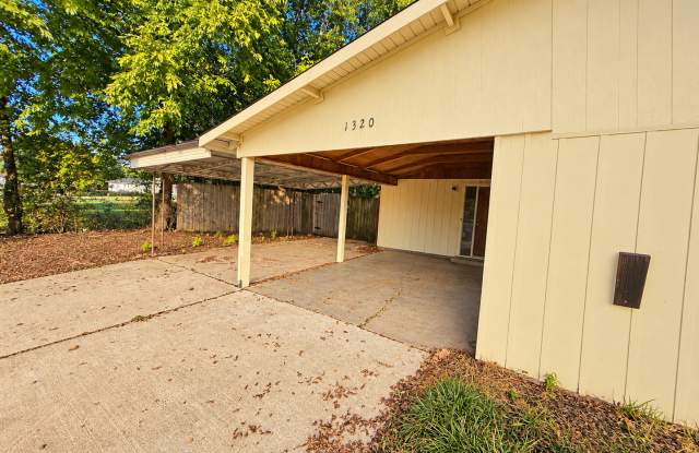 Spacious Home with Hardwood Floors, Multiple Living Areas & Versatile Bonus Space! Gallery 3