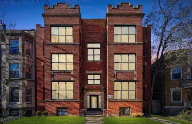 5424 South University Ave. photos photos