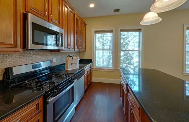 Giant 4 Bed in Mission Hill - NO BROKER FEE photos photos Giant 4 Bed in Mission Hill - NO BROKER FEE photos photos