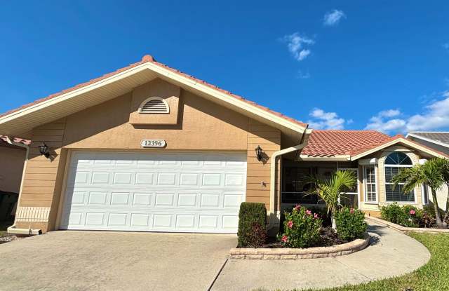 Charming 2 Bed, 2 Bath Home with Den in Fort Myers Gated Community With In Unit Washer  Dryer photos photos
