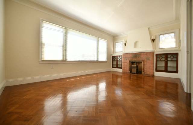 1p501 - 49th Street &amp; Desmond Gallery 4