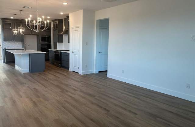 3611 Cloverleaf Gallery 2