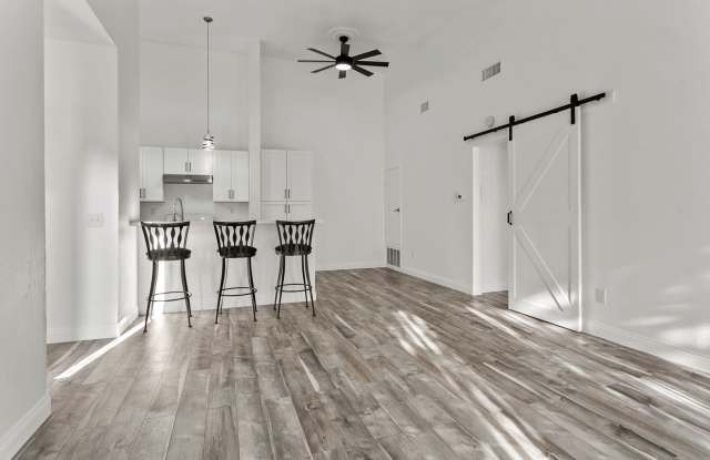 UPGRADED ONE BEDROOM OASIS IN GATED COMMUNITY Gallery 4