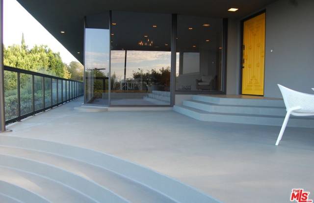 14513 Mulholland Dr Gallery 4