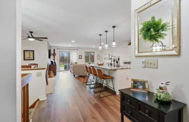 3172 Parkview Cir Gallery 3