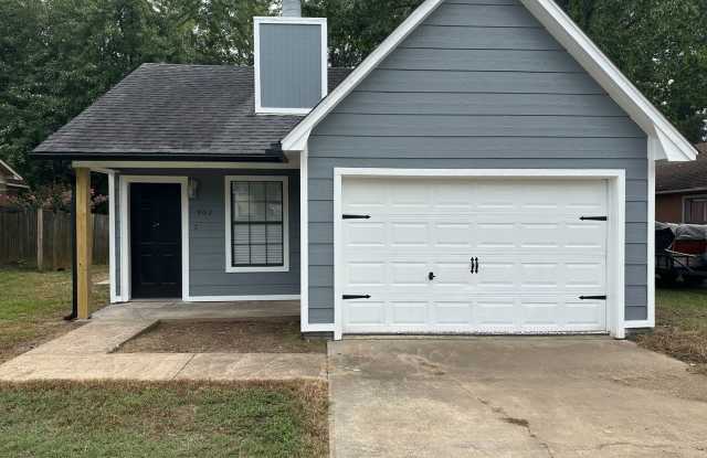 Welcome to this charming 3-bedroom, 2-bathroom home located in the heart of Russellville, AR. photos photos