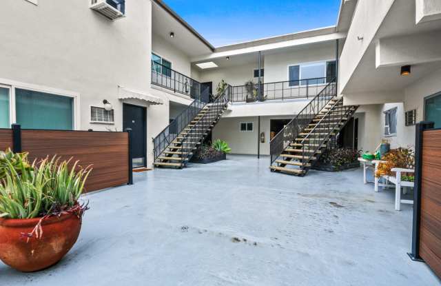 8220 West Norton Apartments Gallery 2