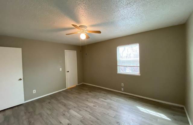 2 Bedroom 2 Bath Condo On NW Expressway And Wilshire!!! photos photos