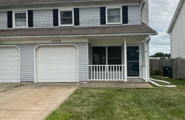 3 bedroom, 2.5 bath townhome in Lee's Summit! - 1409 Southeast 8th Street, Lee's Summit, MO 64063