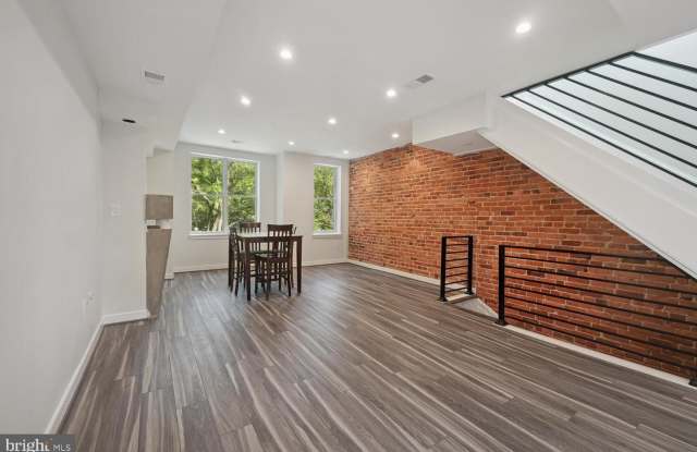 1850 INGLESIDE TER NW #2 Gallery 3