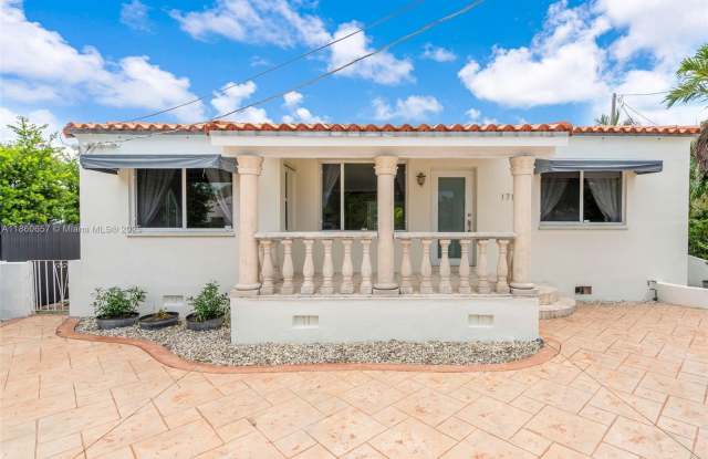 1711 SW 14th Ter photos photos