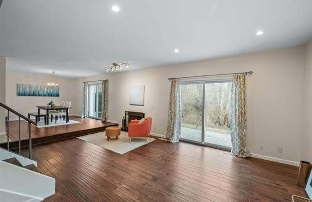 177 E LONG LAKE Road Gallery 4