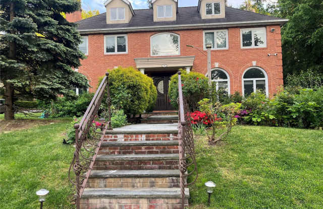 46 Elm Street - 46 Elm Street, Great Neck Estates, NY 11021