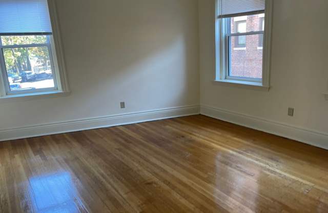 RENOVATED HUGE STUDIO , 2 CLOSETS, EASY CHPICE NO FEE photos photos RENOVATED HUGE STUDIO , 2 CLOSETS, EASY CHPICE NO FEE photos photos