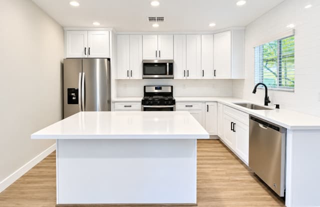 Sleek, modern and beautiful!  4 Bedrooms, 2 Bathrooms Gallery 2