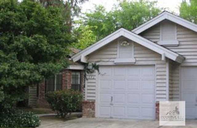 Beautiful Home in Woodward Lake Community on Water front photos photos
