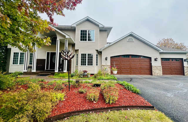Stunning 6-Bedroom Corner-Lot Home w/ Luxury Finishes  Entertainer’s Layout - 17452 Hibiscus Avenue, Lakeville, MN 55044