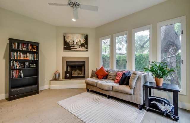 1401 Marshall LN Gallery 3