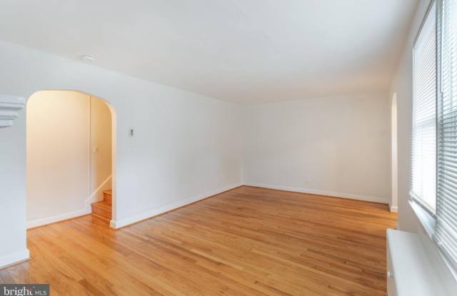 920 BOUCHER Avenue Gallery 3