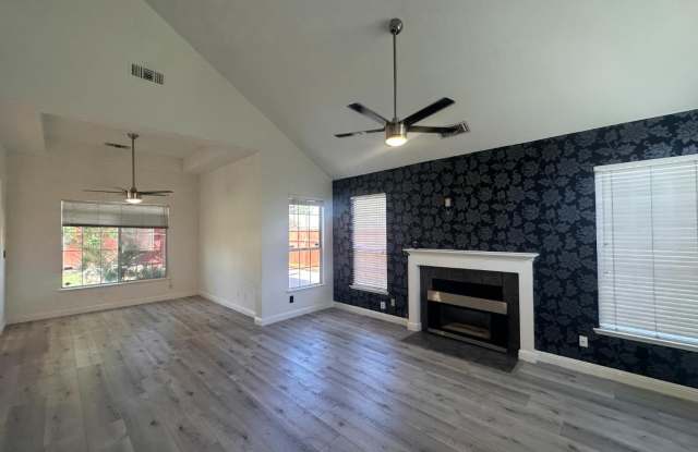 2214 E Chennault Avenue Gallery 3