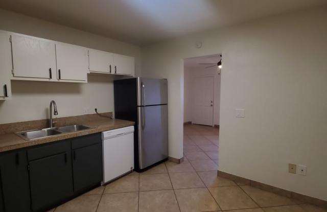 4 bedroom, 1.5 bath - North Phoenix - Big bkyd - 29th Street  Greenway photos photos