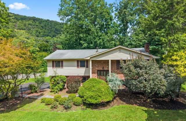 44 Palisades Court Gallery 1