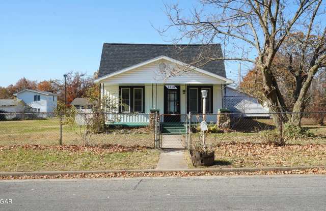 2118 N St Charles Avenue - 2118 North Street Charles Avenue, Joplin, MO 64801