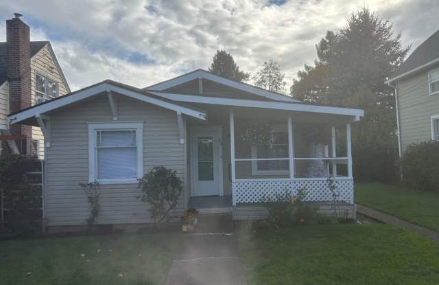 2 Bedroom 1 Bath single family home - 459 Southeast Washington Street, Dallas, OR 97338