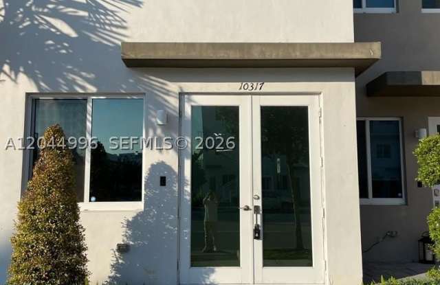 10317 NW 66th St photos photos