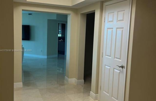 411 N New River Dr E photos photos