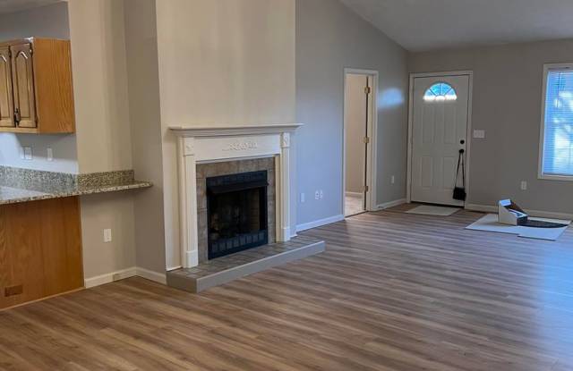 IN TOWN Convenience * available for a 12 month lease* Gallery 3