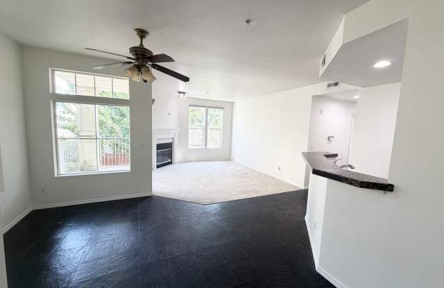 Light & Bright End Unit Condo! Gallery 3