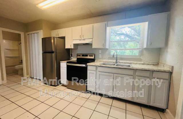305 1/2 E Tomlin St Gallery 2