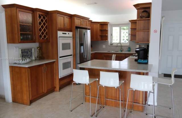 2424 SE 9th St photos photos