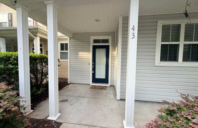 Updated Three Bedroom Town Home in Bluffton Park with Garage Gallery 4